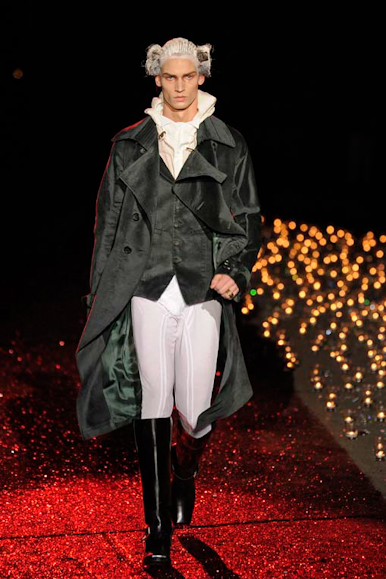 desfiles-jgalliano-parisinvernomen2009rtw-105