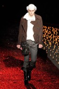 desfiles-jgalliano-parisinvernomen2009rtw-109