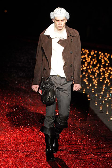 desfiles-jgalliano-parisinvernomen2009rtw-109