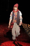 desfiles-jgalliano-parisinvernomen2009rtw-113