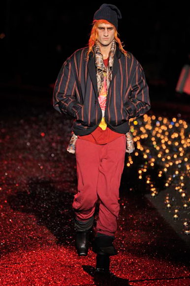 desfiles-jgalliano-parisinvernomen2009rtw-115