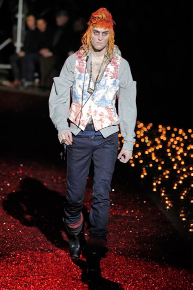 desfiles-jgalliano-parisinvernomen2009rtw-116