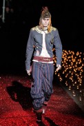 desfiles-jgalliano-parisinvernomen2009rtw-117