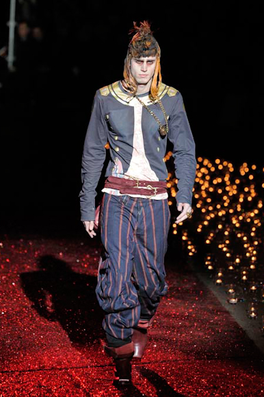 desfiles-jgalliano-parisinvernomen2009rtw-117
