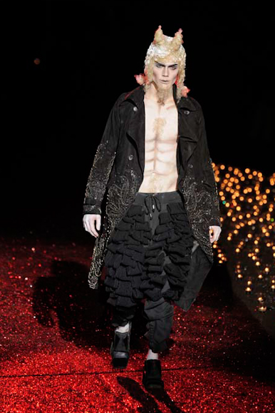 desfiles-jgalliano-parisinvernomen2009rtw-121