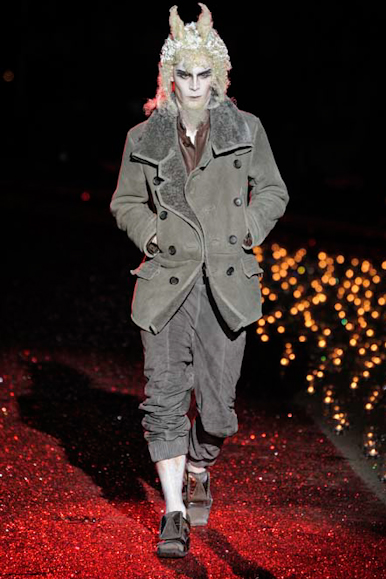 desfiles-jgalliano-parisinvernomen2009rtw-122