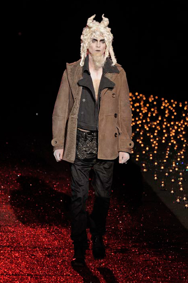desfiles-jgalliano-parisinvernomen2009rtw-124
