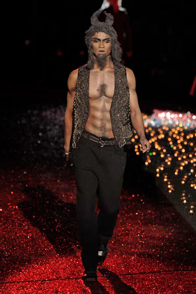 desfiles-jgalliano-parisinvernomen2009rtw-126