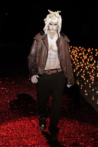 desfiles-jgalliano-parisinvernomen2009rtw-129
