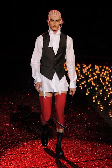 desfiles-jgalliano-parisinvernomen2009rtw-132
