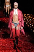 desfiles-jgalliano-parisinvernomen2009rtw-133