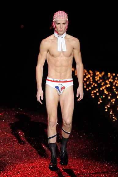 desfiles-jgalliano-parisinvernomen2009rtw-135