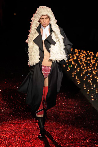 desfiles-jgalliano-parisinvernomen2009rtw-137