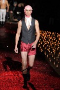 desfiles-jgalliano-parisinvernomen2009rtw-138
