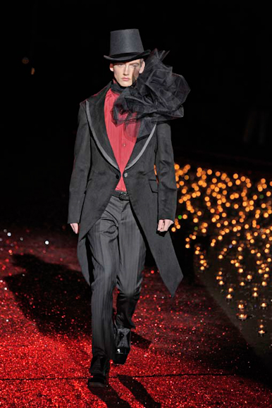 desfiles-jgalliano-parisinvernomen2009rtw-142