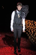 desfiles-jgalliano-parisinvernomen2009rtw-144