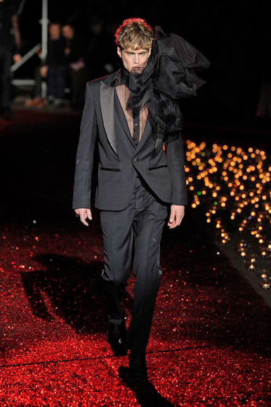 desfiles-jgalliano-parisinvernomen2009rtw-148