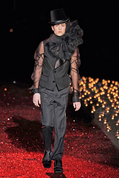 desfiles-jgalliano-parisinvernomen2009rtw-149