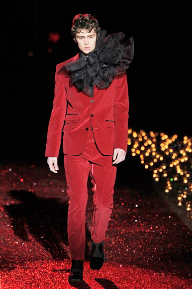 desfiles-jgalliano-parisinvernomen2009rtw-150