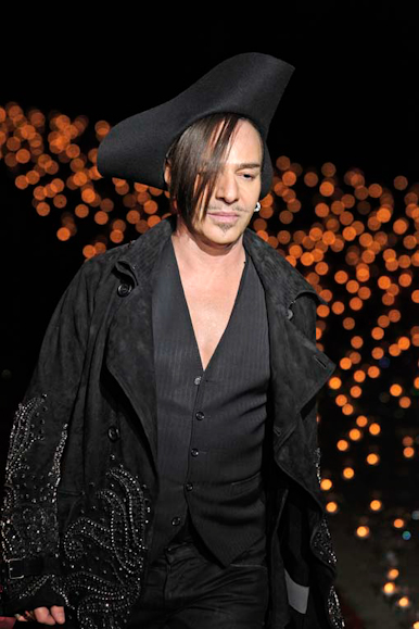 desfiles-jgalliano-parisinvernomen2009rtw-151