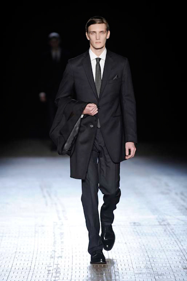 desfiles-rafsimons-parisinvernomen2009rtw-100