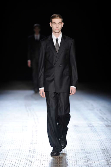 desfiles-rafsimons-parisinvernomen2009rtw-103