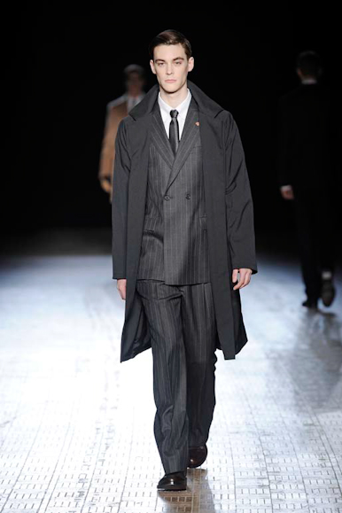 desfiles-rafsimons-parisinvernomen2009rtw-109