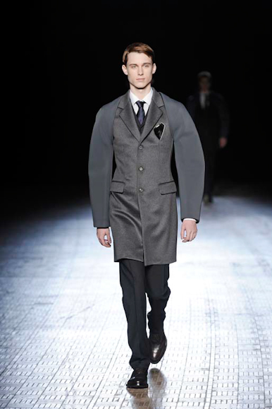 desfiles-rafsimons-parisinvernomen2009rtw-115