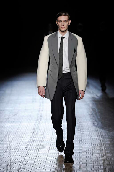 desfiles-rafsimons-parisinvernomen2009rtw-117