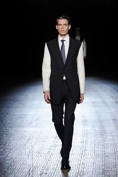 desfiles-rafsimons-parisinvernomen2009rtw-118