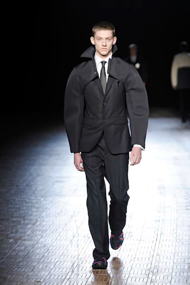 desfiles-rafsimons-parisinvernomen2009rtw-125