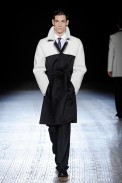 desfiles-rafsimons-parisinvernomen2009rtw-127