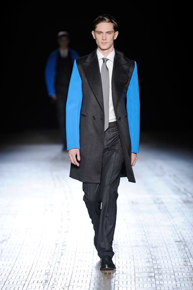 desfiles-rafsimons-parisinvernomen2009rtw-128