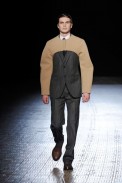 desfiles-rafsimons-parisinvernomen2009rtw-132