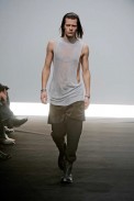 desfiles-rickowens-parisinvernomen2009rtw-129