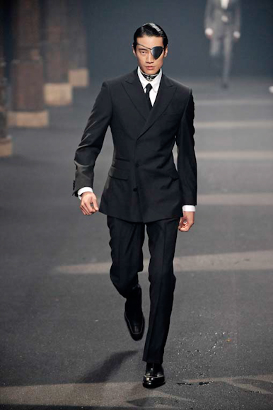 desfiles-tmugler-parisinvernomen2009rtw-100