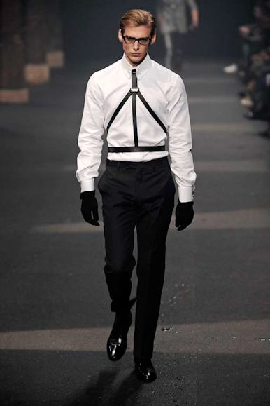 desfiles-tmugler-parisinvernomen2009rtw-102