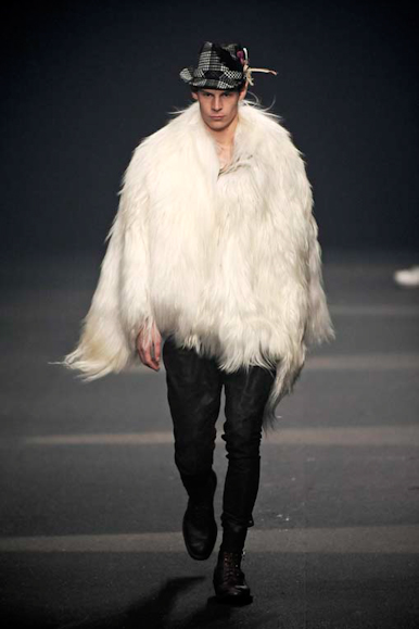 desfiles-tmugler-parisinvernomen2009rtw-116