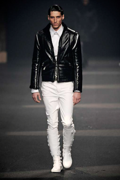 desfiles-tmugler-parisinvernomen2009rtw-120