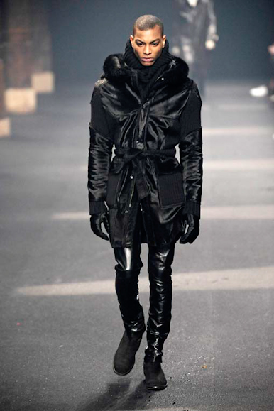 desfiles-tmugler-parisinvernomen2009rtw-121