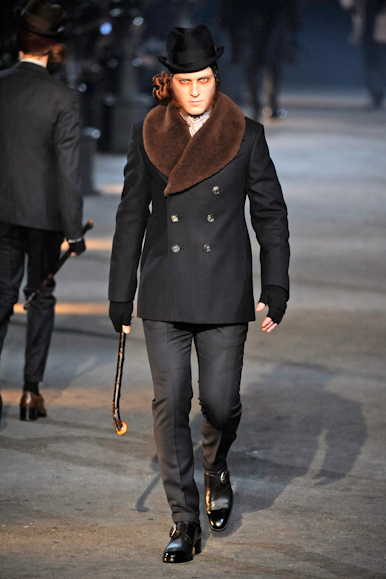 desfiles-amcqueen-milaoinverno2009menrtw-102
