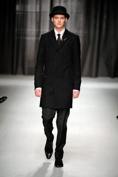 desfiles-moschino-milaoinverno2009menrtw-105