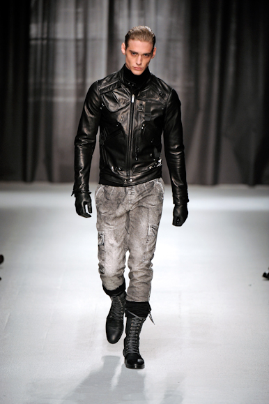 desfiles-moschino-milaoinverno2009menrtw-121