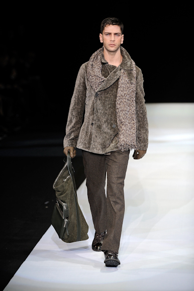 desfiles-emparmani-milaoinverno2009menrtw-101