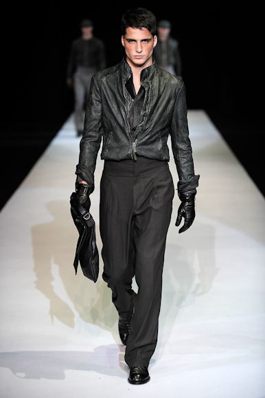 desfiles-emparmani-milaoinverno2009menrtw-116