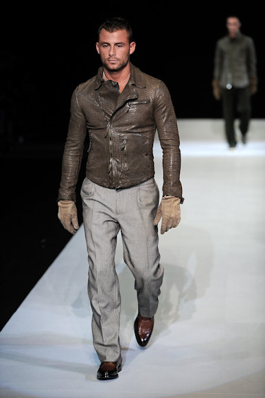 desfiles-emparmani-milaoinverno2009menrtw-118