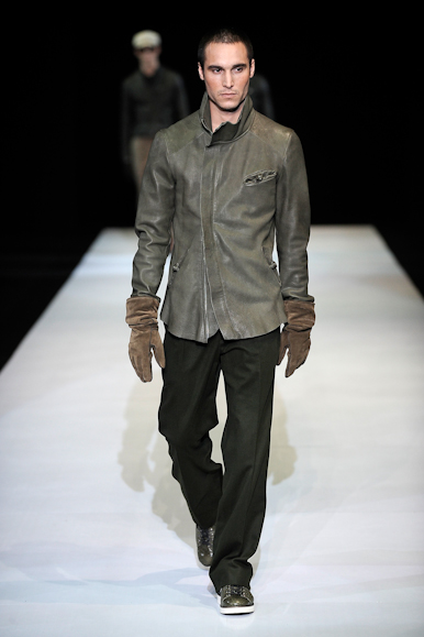 desfiles-emparmani-milaoinverno2009menrtw-119
