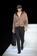 desfiles-emparmani-milaoinverno2009menrtw-124