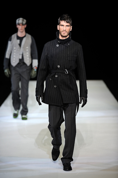 desfiles-emparmani-milaoinverno2009menrtw-130