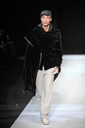 desfiles-emparmani-milaoinverno2009menrtw-136